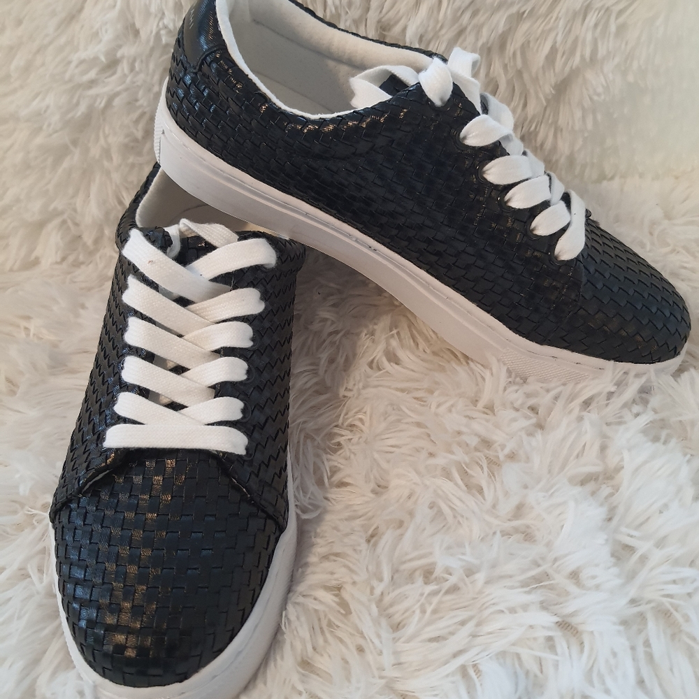 ISAAC MIZRAHI - NWOT black weave sneakers